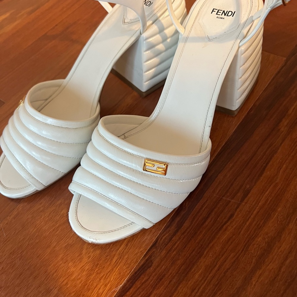FENDI Glossy quilted leather sandal with a chunky block heel.